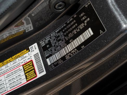 Certified 2025 Toyota Sienna Limited image 22