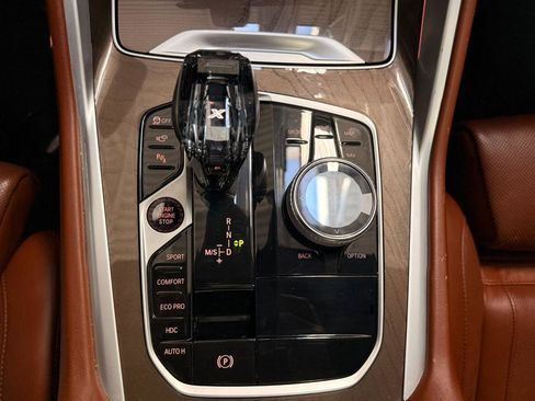 Used 2022 BMW X6 xDrive40i w/ Executive Package image 38