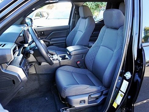 Used 2025 Toyota Tacoma SR5 AWD/4WD image 22