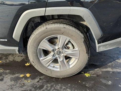 Used 2025 Toyota RAV4 XLE image 4