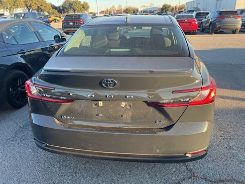 Used 2025 Toyota Camry LE image 5