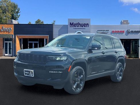 Used 2023 Jeep Grand Cherokee L Limited w/ Black Appearance Package AWD/4WD image 9