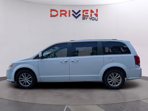 Used 2018 Dodge Grand Caravan SXT FWD image 2