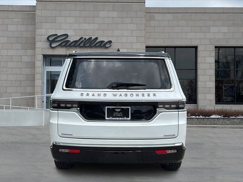 Used 2023 Jeep Grand Wagoneer Series III AWD/4WD image 6