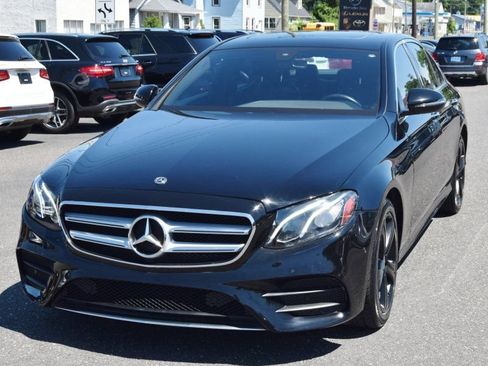 Used 2017 Mercedes-Benz E 300 4MATIC image 3
