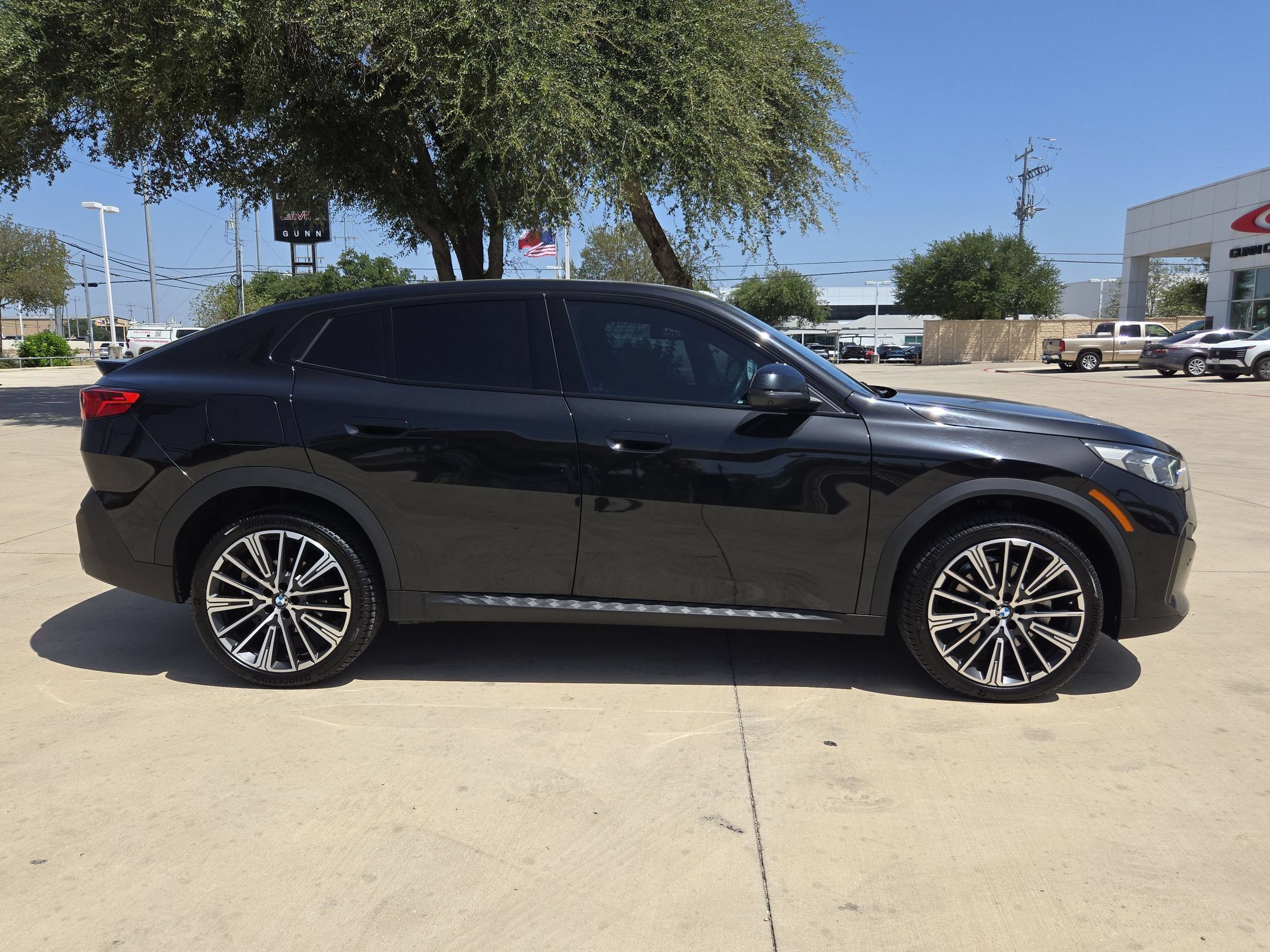 Used 2025 BMW X2 xDrive28i w/ Technology Package AWD/4WD image 2