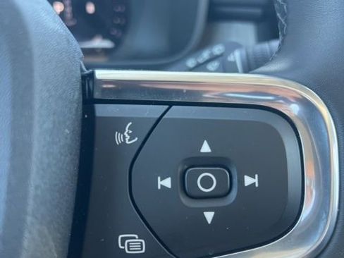 Used 2025 Volvo XC40 B5 Core image 13