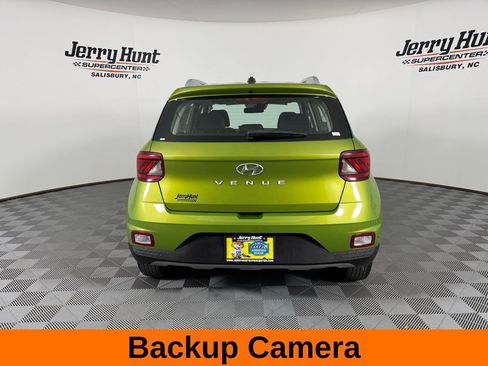 Used 2024 Hyundai Venue SEL image 8