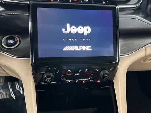 Used 2022 Jeep Grand Cherokee Limited 4xe w/ Luxury Tech Group II AWD/4WD image 16