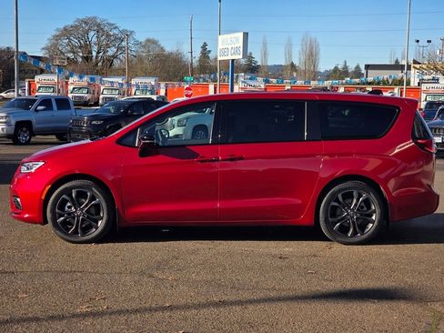 New 2026 Chrysler Pacifica Select image 32