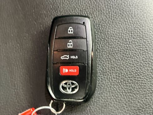 Used 2025 Toyota Camry SE image 36