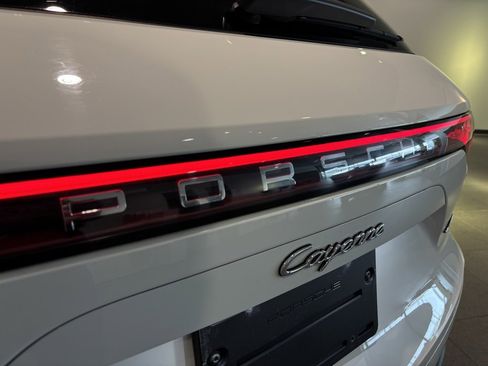 Used 2019 Porsche Cayenne E-Hybrid image 32