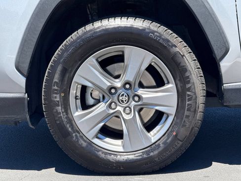 Used 2024 Toyota RAV4 XLE FWD image 15