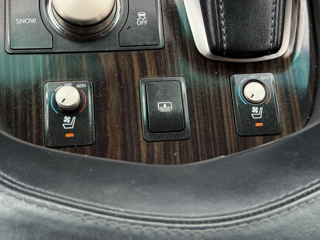 Used 2015 Lexus LS 460 AWD w/ Comfort Package image 23