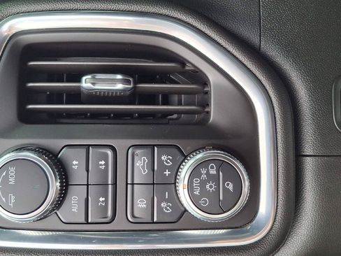 Used 2022 GMC Sierra 3500 Denali AWD/4WD image 15