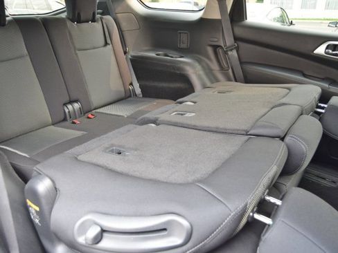 Used 2019 Nissan Pathfinder S AWD/4WD image 36