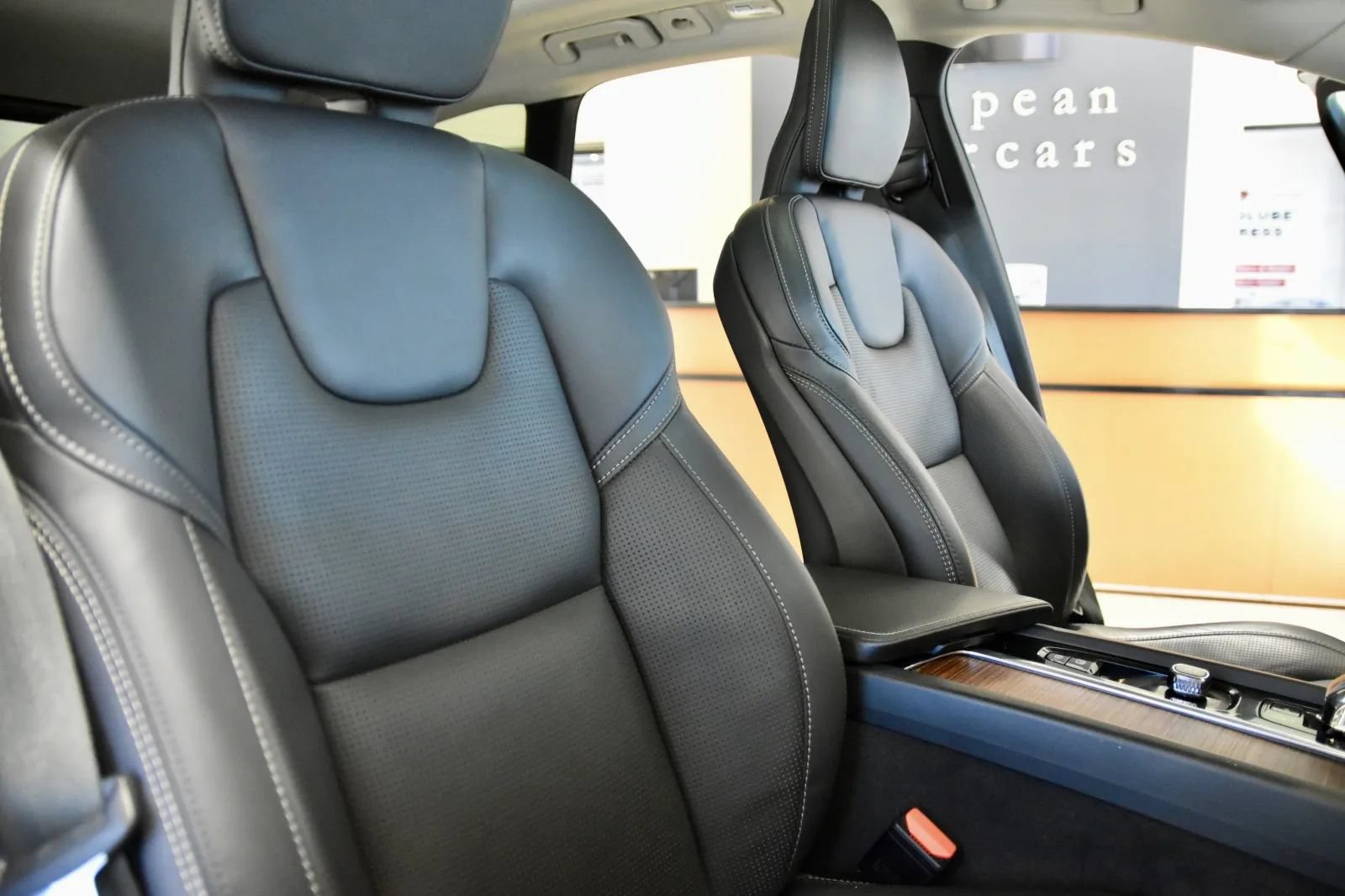 Used 2024 Volvo XC60 B5 Ultimate w/ Climate Package AWD/4WD image 27