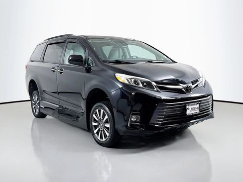 Used 2018 Toyota Sienna Limited FWD image 4