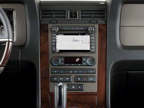 Used 2013 Lincoln Navigator 2WD w/ HD Trailer Tow Pkg image 11