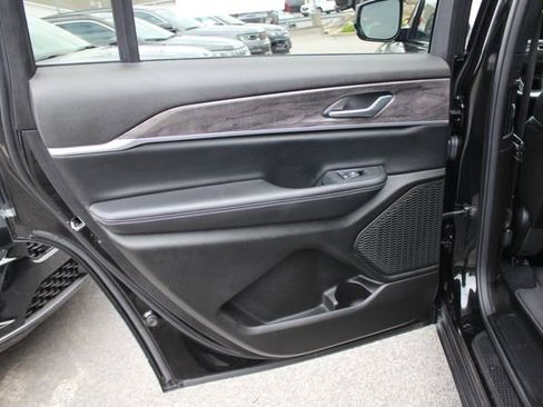 Used 2024 Jeep Grand Cherokee L Limited w/ Black Appearance Package AWD/4WD image 25
