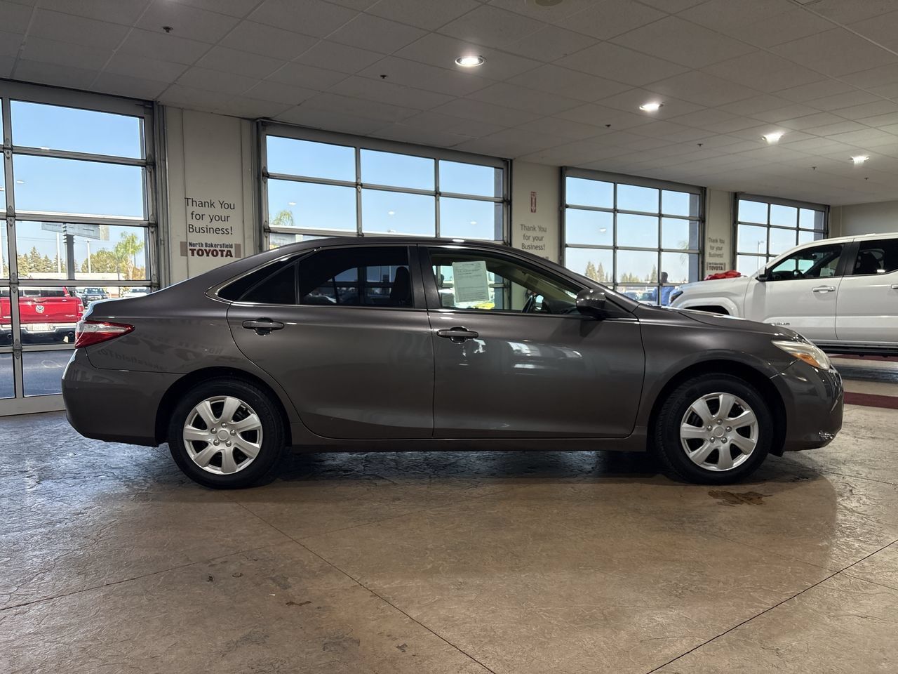 Used 2017 Toyota Camry LE FWD image 3