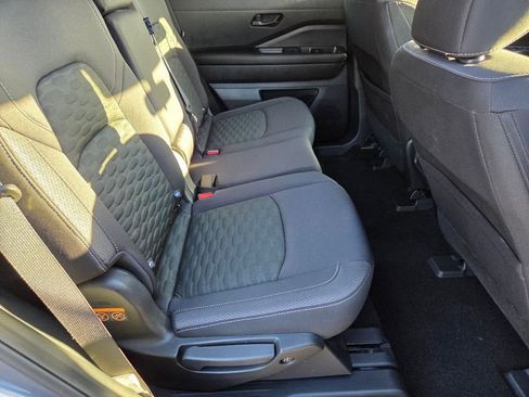 Used 2023 Nissan Pathfinder SV FWD image 19