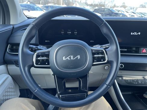 Certified 2025 Kia Carnival SX image 18