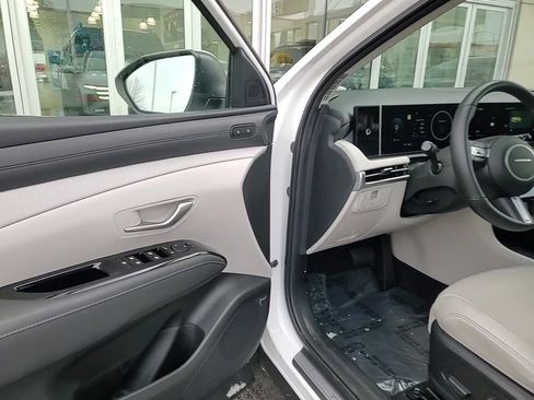 Certified 2025 Hyundai Tucson Limited image 11