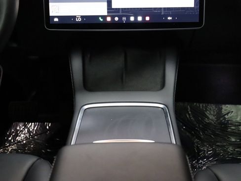 Used 2021 Tesla Model Y Long Range image 44