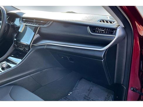 Used 2023 Jeep Grand Cherokee Laredo image 22