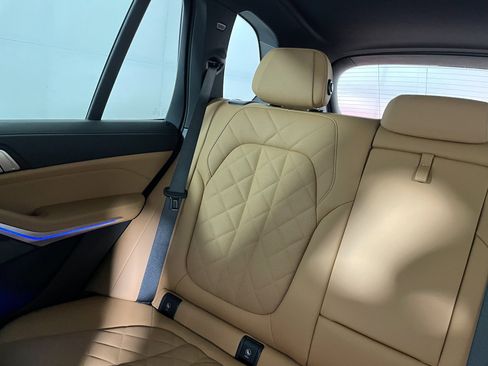 Used 2025 BMW X5 xDrive40i w/ M Sport Package image 13