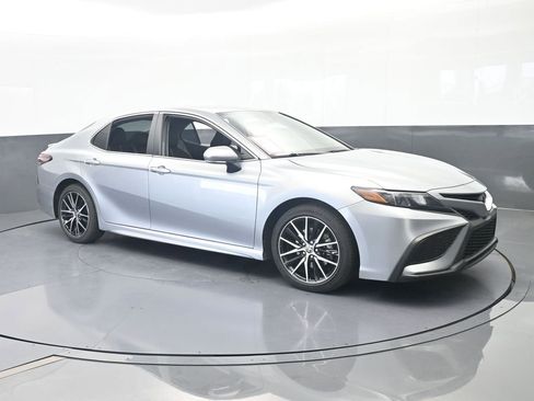 Used 2022 Toyota Camry SE FWD image 8
