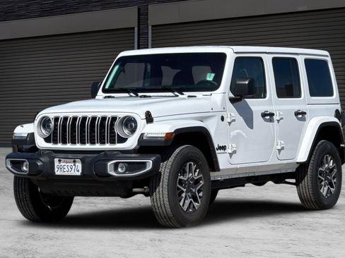 Used 2025 Jeep Wrangler Unlimited Sahara AWD/4WD image 9