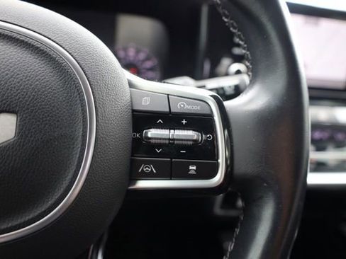 Certified 2022 Kia Sorento SX image 30