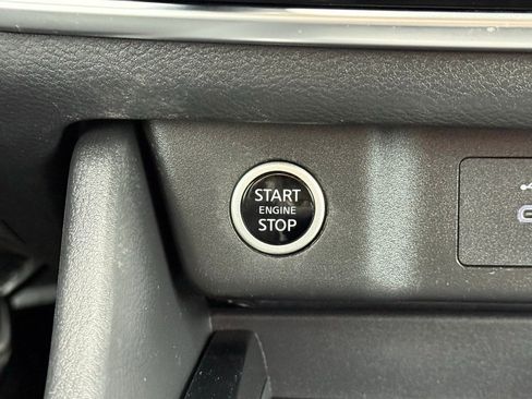 Used 2023 Nissan Rogue S image 23