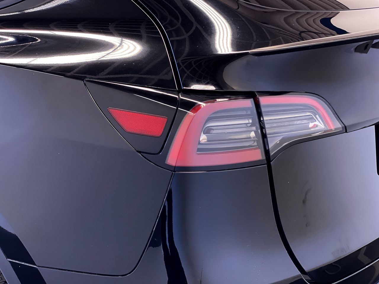 Used 2024 Tesla Model Y Performance AWD/4WD image 9