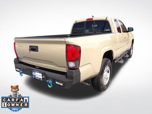 Used 2018 Toyota Tacoma SR5 RWD image 13
