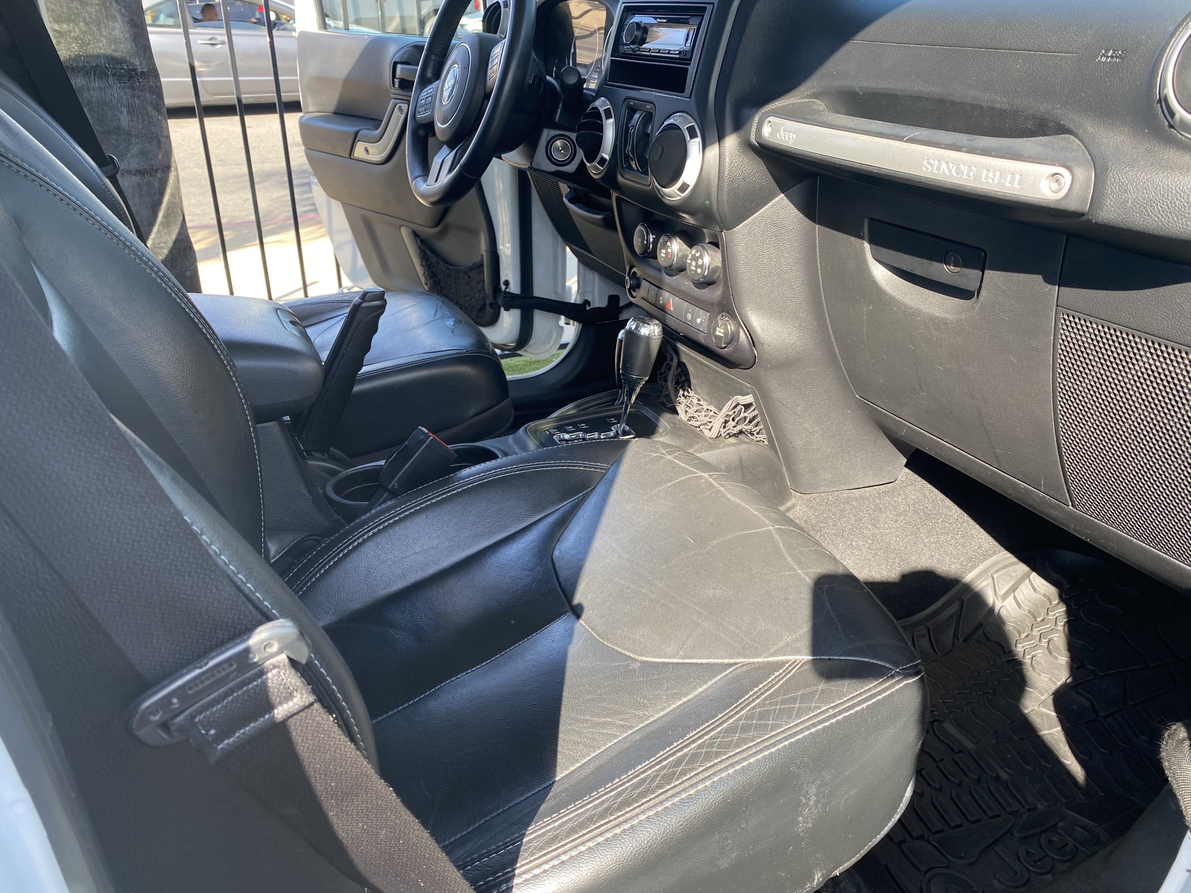 Used 2014 Jeep Wrangler Unlimited Sahara w/ Dual Top Group AWD/4WD image 19