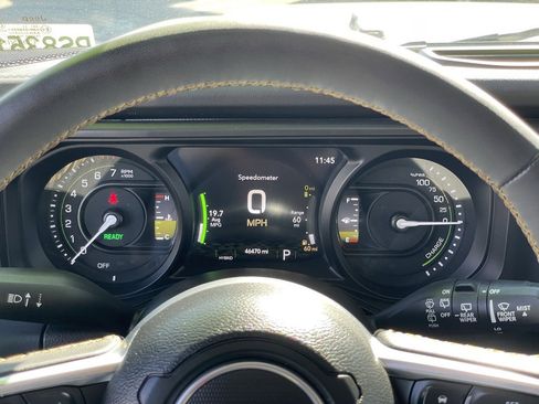 Used 2024 Jeep Wrangler Unlimited Sahara image 24