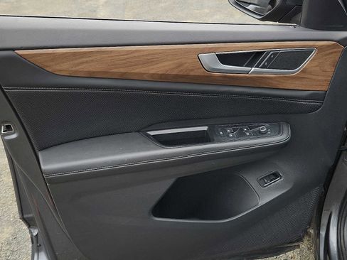 Used 2024 Volkswagen Atlas SE image 12