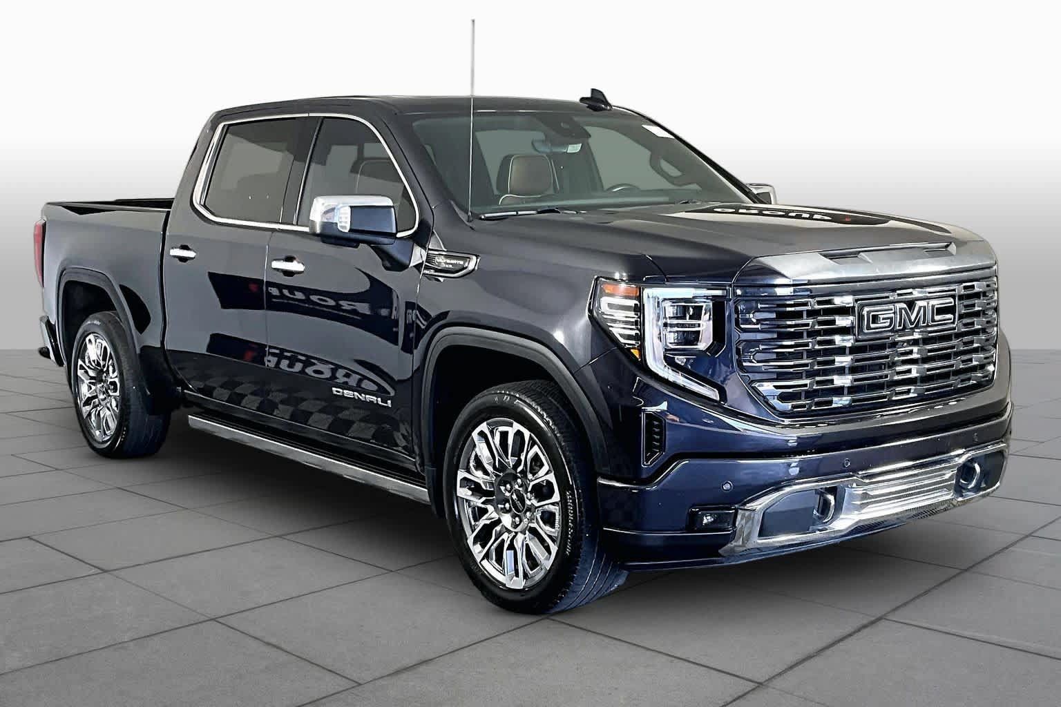 Used 2023 GMC Sierra 1500 Denali Ultimate AWD/4WD image 3