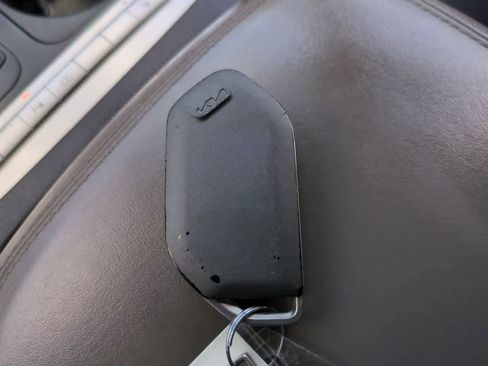 Used 2025 Kia Carnival FWD image 29