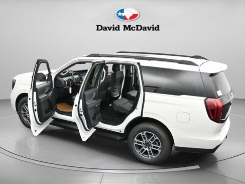 New 2025 Ford Expedition Active image 7