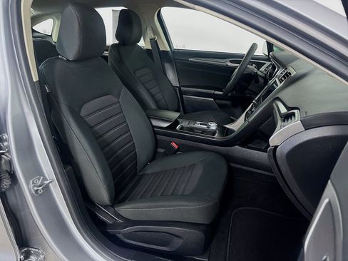 Used 2020 Ford Fusion SE FWD image 26
