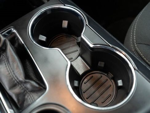 Used 2017 Ford Explorer XLT image 30