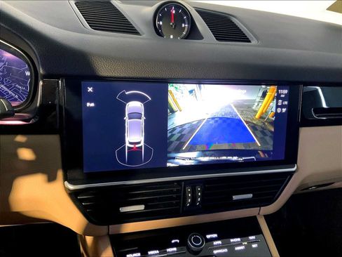 Certified 2023 Porsche Cayenne AWD/4WD image 31