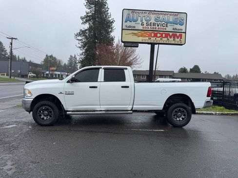 Used 2018 RAM 2500 Tradesman w/ Chrome Appearance Group image 9