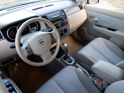 Used 2009 Nissan Versa S w/ Convenience Pkg image 4