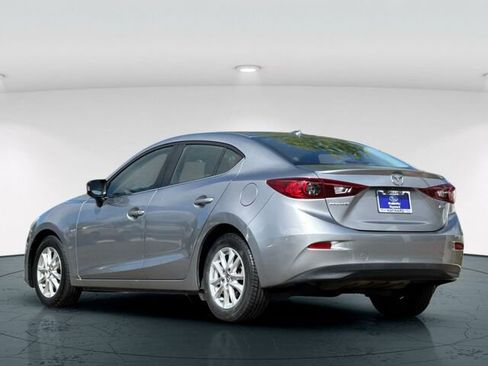 Used 2016 MAZDA MAZDA3 i Touring w/ Popular Equipment Package FWD image 4
