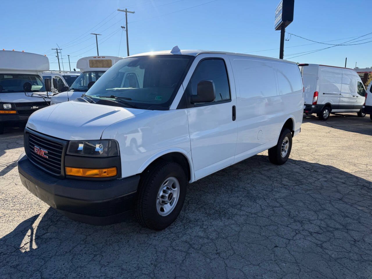 Used 2020 GMC Savana 3500 w/ Driver Convenience Package RWD image 4